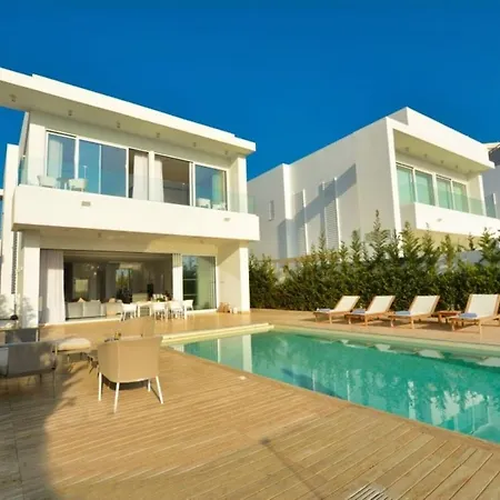 Your Dream Holiday With Private Pool In Most Exclusive Neighbourhood Paralimni 1332 بروتاراس