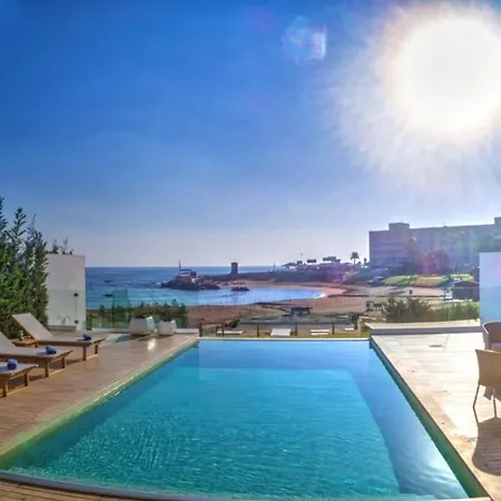 Your Dream Holiday With Private Pool In Most Exclusive Neighbourhood Paralimni 1332 فيلة