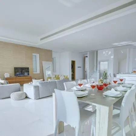 Your Dream Holiday With Private Pool In Most Exclusive Neighbourhood Paralimni 1332