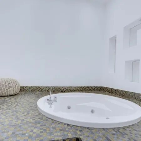 Your Dream Holiday With Private Pool In Most Exclusive Neighbourhood Paralimni 1332 *