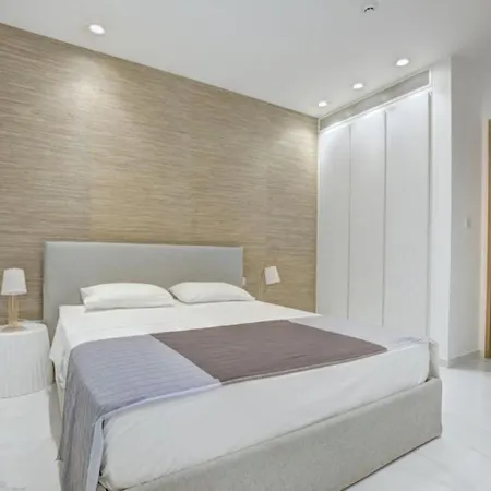 Villa Your Dream Holiday With Private Pool In Most Exclusive Neighbourhood Paralimni 1332