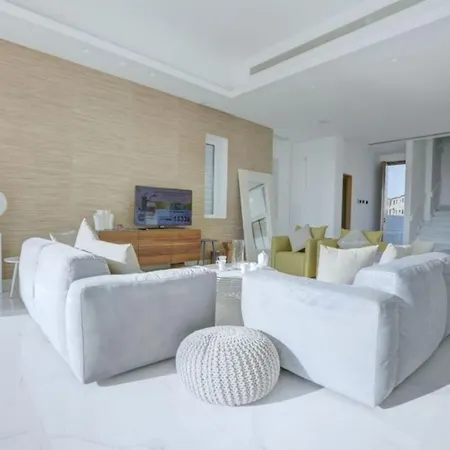 Villa Your Dream Holiday With Private Pool In Most Exclusive Neighbourhood Paralimni 1332 *
